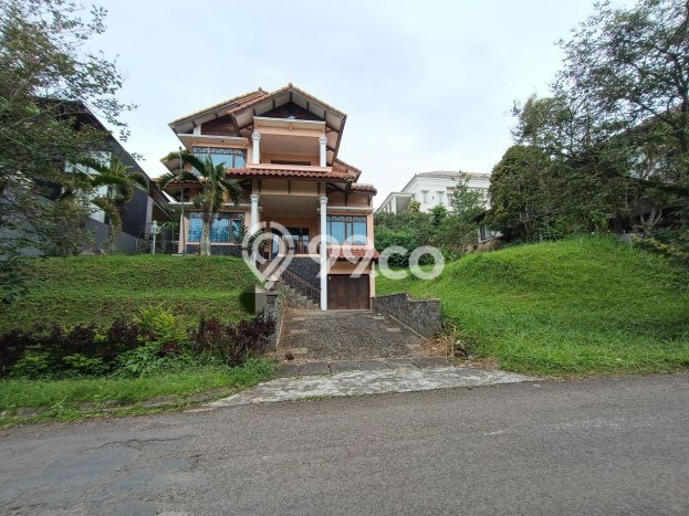 Rumah Mewah LB 230m2 Siap Huni Desain Elegan di Resor Dago Pakar, Bandung Rumah Mewah LB 230m2 Siap Huni Desain Elegan di Resor Dago Pakar, Bandung
