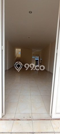 Ruko Lokasi Strategis di , Luas 240m2m², Ready Bisnis Ruko Lokasi Strategis di , Luas 240m2m², Ready Bisnis