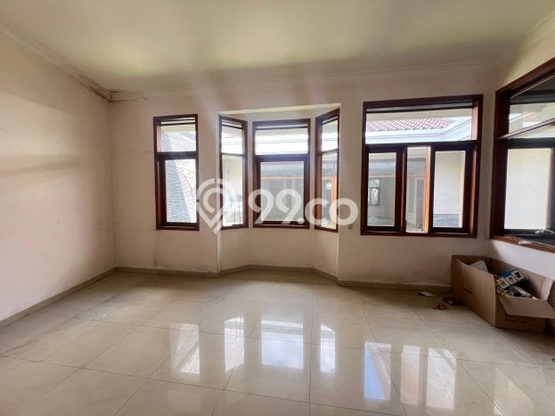 Hunian Elit LB 1500m2 Siap Huni Desain Elegan di Supratman, Bandung Hunian Elit LB 1500m2 Siap Huni Desain Elegan di Supratman, Bandung