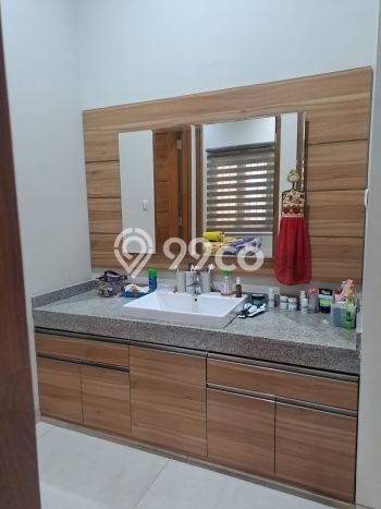 KESEMPATAN TERBAIK! Rumah Asri area , LT 235m2m² Bangunan 170m2m² KESEMPATAN TERBAIK! Rumah Asri area , LT 235m2m² Bangunan 170m2m²