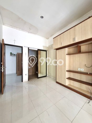 Rumah Mewah LB 120m2 Siap Pakai Desain Elegan di Bintaro, Tangerang Selatan Rumah Mewah LB 120m2 Siap Pakai Desain Elegan di Bintaro, Tangerang Selatan