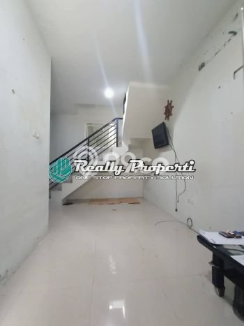 Disewakan! Rumah 3 Kamar Tidur &
3 Kamar Mandi di Jatiwarna, Bekasi Disewakan! Rumah 3 Kamar Tidur &
3 Kamar Mandi di Jatiwarna, Bekasi