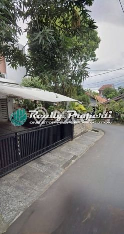 Dijual Rumah Premium dengan Fasilitas Sekitar Komplit di Duren Sawit, Jakarta Timur Dijual Rumah Premium dengan Fasilitas Sekitar Komplit di Duren Sawit, Jakarta Timur