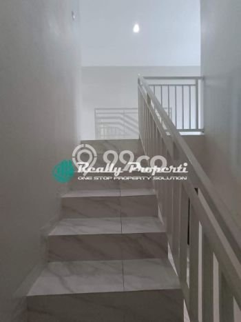Disewakan! Rumah 3 Kamar Tidur &
2 Kamar Mandi di Jatibening, Bekasi Disewakan! Rumah 3 Kamar Tidur &
2 Kamar Mandi di Jatibening, Bekasi