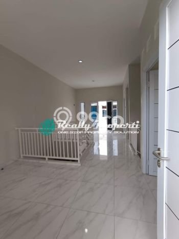 Disewakan! Rumah 3 Kamar Tidur &
2 Kamar Mandi di Jatibening, Bekasi Disewakan! Rumah 3 Kamar Tidur &
2 Kamar Mandi di Jatibening, Bekasi