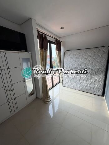 Lokasi terbaik! Rumah siap pakai disewakan di Cipayung LB 200m2 Lokasi terbaik! Rumah siap pakai disewakan di Cipayung LB 200m2