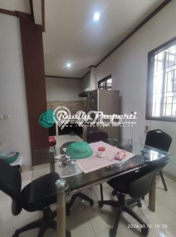 Ready to Use! Luxury House LT 330m2 Desain Elegan di Jatiwaringin Ready to Use! Luxury House LT 330m2 Desain Elegan di Jatiwaringin