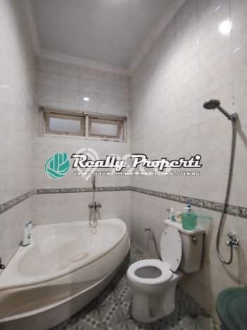 For Sale! Premium House LT 365m2 Desain Modern di Jati Cempaka For Sale! Premium House LT 365m2 Desain Modern di Jati Cempaka