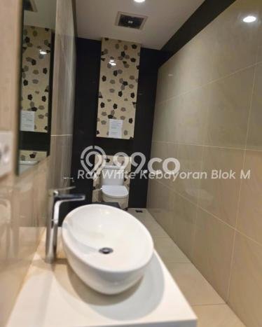 Rumah Nyaman area Kebayoran Baru, 5 KT, Lingkungan Strategis, Luas 700m2m² Bangunan 700m2m² Rumah Nyaman area Kebayoran Baru, 5 KT, Lingkungan Strategis, Luas 700m2m² Bangunan 700m2m²