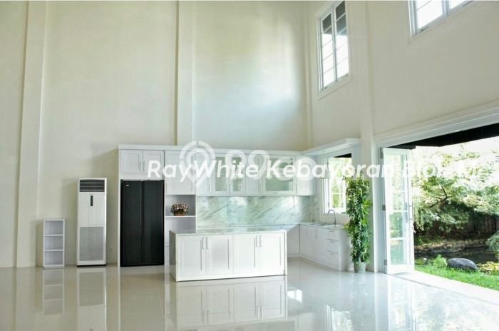 Jual Rumah Mewah Elegan Dengan View Eksklusif di Pangkalan Jati, Depok Jual Rumah Mewah Elegan Dengan View Eksklusif di Pangkalan Jati, Depok
