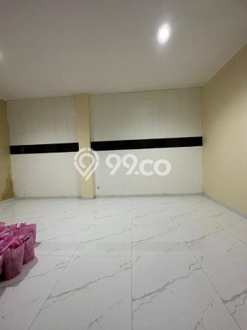 Rumah 9 Kamar Tidur Desain Minimalis di Kawasan Elite Cinere, Depok Rumah 9 Kamar Tidur Desain Minimalis di Kawasan Elite Cinere, Depok