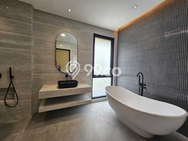 Rumah Elit LB 380m2 Siap Huni Desain Elegan di BSD Eminent, Tangerang Rumah Elit LB 380m2 Siap Huni Desain Elegan di BSD Eminent, Tangerang