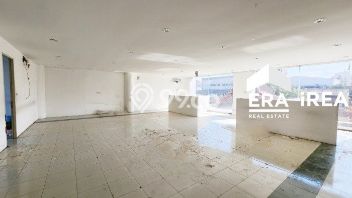 Unit Kantor Paling Strategis di Pasar Kliwon Surakarta dengan LB 1680m2 Unit Kantor Paling Strategis di Pasar Kliwon Surakarta dengan LB 1680m2
