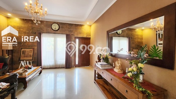 Jual Rumah Mewah Megah Dengan View Cantik di Solo Baru, Surakarta Jual Rumah Mewah Megah Dengan View Cantik di Solo Baru, Surakarta
