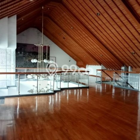 Rumah Terawat 7 KT 4 KM di Kawasan Komersial Sudirman, Bandung Rumah Terawat 7 KT 4 KM di Kawasan Komersial Sudirman, Bandung