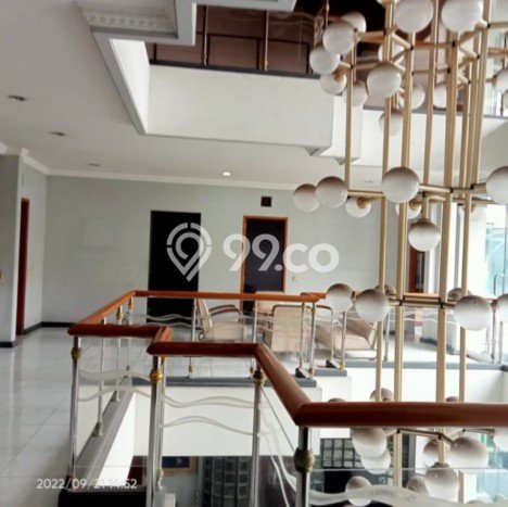 Rumah Terawat 7 KT 4 KM di Kawasan Komersial Sudirman, Bandung Rumah Terawat 7 KT 4 KM di Kawasan Komersial Sudirman, Bandung