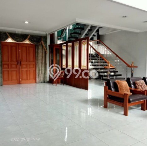 Rumah Terawat 7 KT 4 KM di Kawasan Komersial Sudirman, Bandung Rumah Terawat 7 KT 4 KM di Kawasan Komersial Sudirman, Bandung
