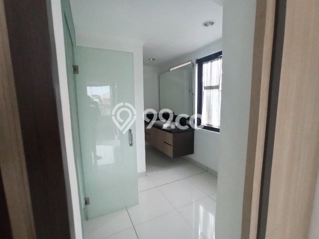 For Sale! Luxury House LT 195m2 Desain Modern di sudirman For Sale! Luxury House LT 195m2 Desain Modern di sudirman