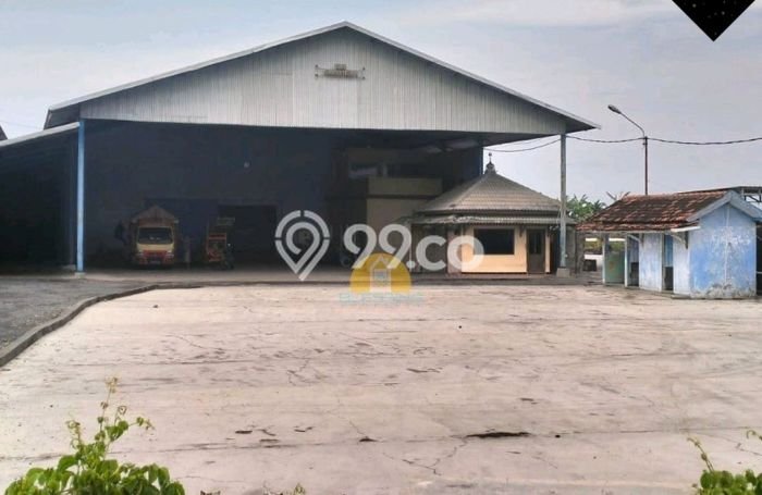 Unit Gudang Dijual di Demak Demak Luas Bangunan 2100m2 Unit Gudang Dijual di Demak Demak Luas Bangunan 2100m2