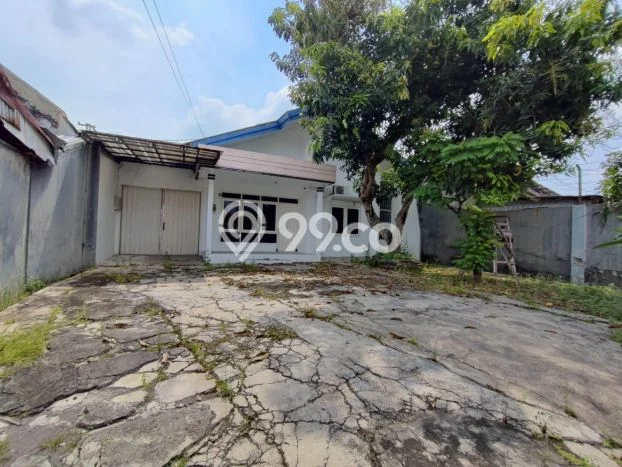 PROPERTI UNGGULAN! Rumah Strategis di , Luas 451m2m² Bangunan 250m2m² PROPERTI UNGGULAN! Rumah Strategis di , Luas 451m2m² Bangunan 250m2m²