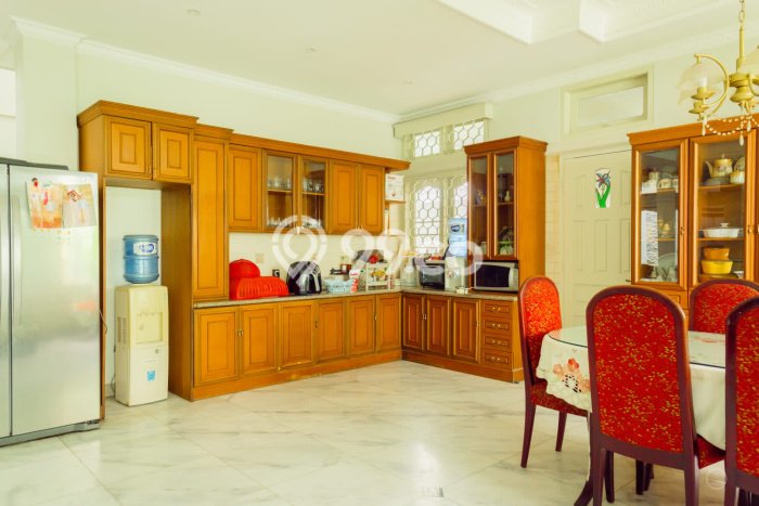 Rumah Eksklusif Siap Huni LT 500m2 di Sukasari, Bandung Rumah Eksklusif Siap Huni LT 500m2 di Sukasari, Bandung