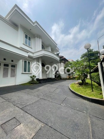 Hunian Modern Untuk Disewakan di Pondok Indah Jakarta Selatan 4 KT & 4 KM Hunian Modern Untuk Disewakan di Pondok Indah Jakarta Selatan 4 KT & 4 KM
