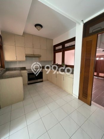 Sewa Rumah Strategis LT 475m2 / LB 380m2 di Pondok Indah, Jakarta Selatan Sewa Rumah Strategis LT 475m2 / LB 380m2 di Pondok Indah, Jakarta Selatan