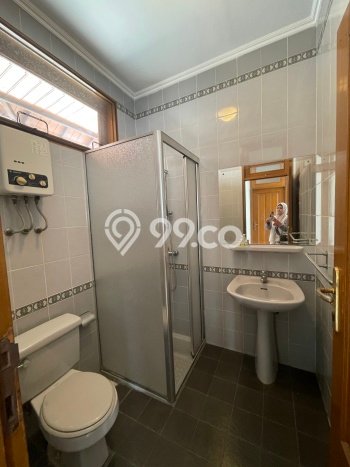 Sewa Rumah Strategis LT 475m2 / LB 380m2 di Pondok Indah, Jakarta Selatan Sewa Rumah Strategis LT 475m2 / LB 380m2 di Pondok Indah, Jakarta Selatan