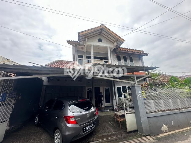 Hunian Mewah LB 150m2 Siap Pakai Desain Elegan di Buah Batu, Bandung Hunian Mewah LB 150m2 Siap Pakai Desain Elegan di Buah Batu, Bandung