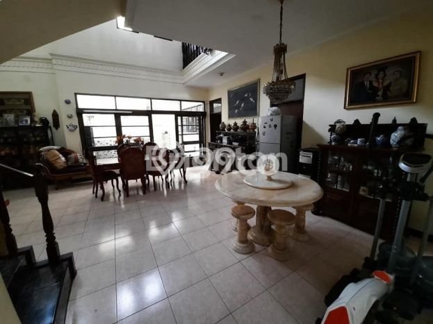 Jual Rumah Mewah Elegan Dengan View Eksklusif di Buah Batu, Bandung Jual Rumah Mewah Elegan Dengan View Eksklusif di Buah Batu, Bandung