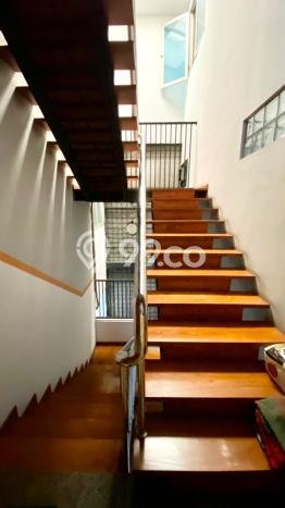 Jual Rumah Luas Elegan Dengan View Eksklusif di Jelambar, Jakarta Barat Jual Rumah Luas Elegan Dengan View Eksklusif di Jelambar, Jakarta Barat