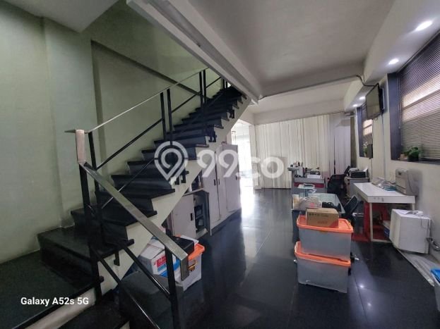 Kantor Bagus Dijual LB 1040m2 Lokasi Strategis Jakarta Barat Area Cocok untuk Berbisnis Kantor Bagus Dijual LB 1040m2 Lokasi Strategis Jakarta Barat Area Cocok untuk Berbisnis