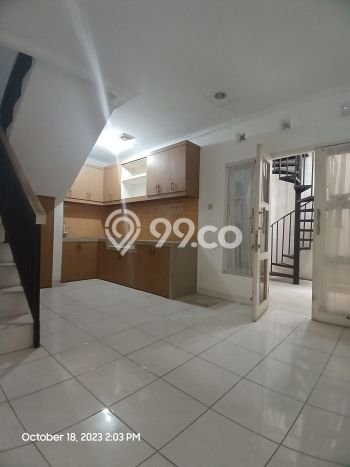 Rumah Elit Modern Tanpa Renovasi di Pondok Indah Jakarta Selatan Rumah Elit Modern Tanpa Renovasi di Pondok Indah Jakarta Selatan