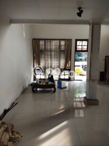 Rumah Lokasi Strategis kawasan Banyumanik, Semarang, Luas 820m2m² Bangunan 300m2m² Rumah Lokasi Strategis kawasan Banyumanik, Semarang, Luas 820m2m² Bangunan 300m2m²