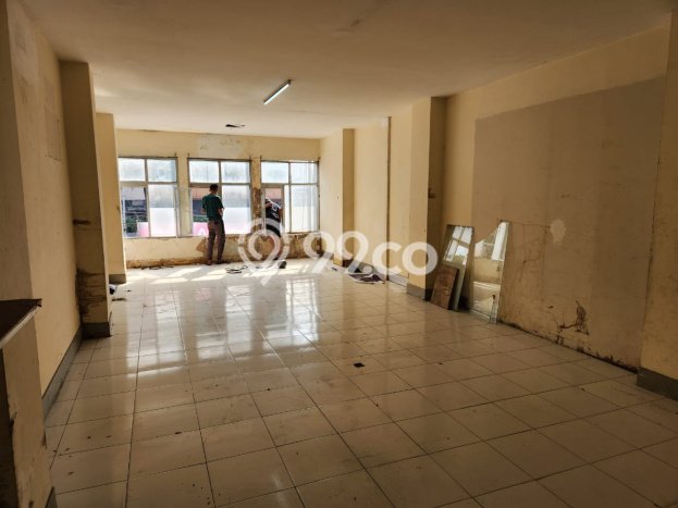 Ruko Disewa di Jakarta Pusat dengan LB 725m2 Area Komersial Ramai Ruko Disewa di Jakarta Pusat dengan LB 725m2 Area Komersial Ramai