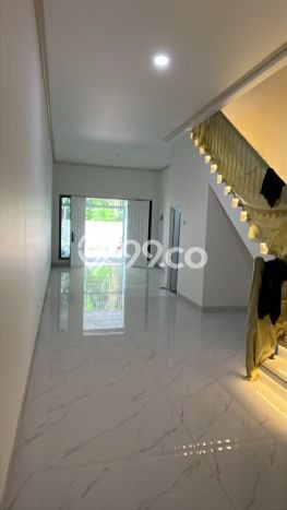 Rumah Luxury Modern Tanpa Renovasi di Taman Ratu Jakarta Barat Rumah Luxury Modern Tanpa Renovasi di Taman Ratu Jakarta Barat