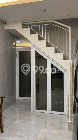 Ready to Use! Luxury House LT 160m2 Desain Modern di Cibubur Ready to Use! Luxury House LT 160m2 Desain Modern di Cibubur