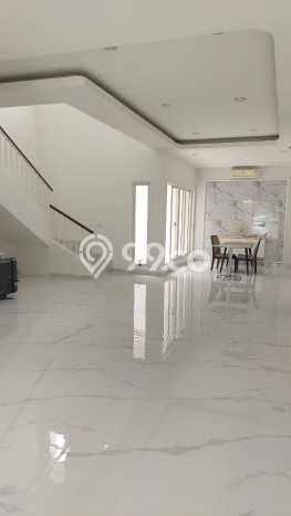 Ready to Use! Luxury House LT 180m2 Desain Elegan di Gading Serpong Ready to Use! Luxury House LT 180m2 Desain Elegan di Gading Serpong