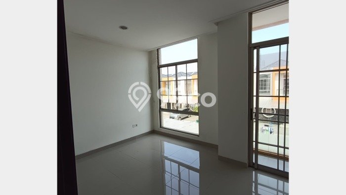 Disewakan! Rumah 3 Kamar Tidur &
3 Kamar Mandi di Pantai Indah Kapuk 2, Jakarta Utara Disewakan! Rumah 3 Kamar Tidur &
3 Kamar Mandi di Pantai Indah Kapuk 2, Jakarta Utara