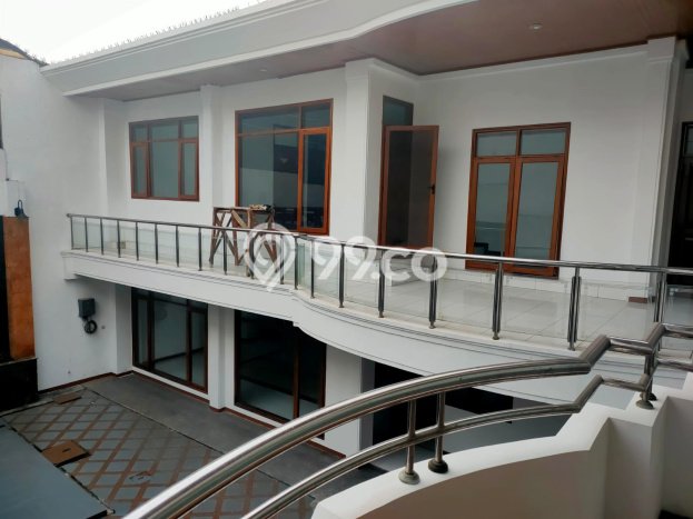 Rumah Elit Modern Tanpa Renovasi di Holis Cigondewah Bandung Rumah Elit Modern Tanpa Renovasi di Holis Cigondewah Bandung