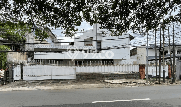 Hunian Eksklusif Siap Huni LT 500m2 di Kebayoran Baru, Jakarta Selatan Hunian Eksklusif Siap Huni LT 500m2 di Kebayoran Baru, Jakarta Selatan