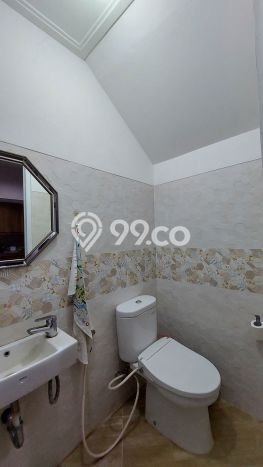 Rumah Strategis di Bintaro, 4 KT, Lingkungan Tenang, LT 120m² Bangunan 180m² Rumah Strategis di Bintaro, 4 KT, Lingkungan Tenang, LT 120m² Bangunan 180m²