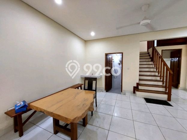GOOD DEAL! Rumah area Ciputat, 3 KT, Siap Huni, LT 345m2m² LB 180m2m² GOOD DEAL! Rumah area Ciputat, 3 KT, Siap Huni, LT 345m2m² LB 180m2m²