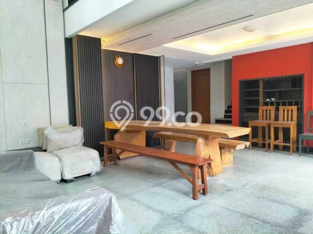 Rumah di Ciputat, Tangerang Selatan, LT 267m² LB 243m² Rumah di Ciputat, Tangerang Selatan, LT 267m² LB 243m²