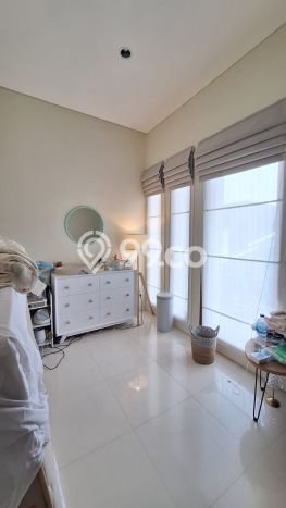 Hunian Elit LB 250m2 Siap Pakai Desain Elegan di Bintaro, Tangerang Selatan Hunian Elit LB 250m2 Siap Pakai Desain Elegan di Bintaro, Tangerang Selatan