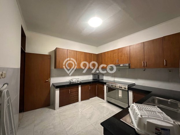 Disewakan! Rumah 5 Kamar Tidur &
4 Kamar Mandi di Pondok Indah, Jakarta Selatan Disewakan! Rumah 5 Kamar Tidur &
4 Kamar Mandi di Pondok Indah, Jakarta Selatan