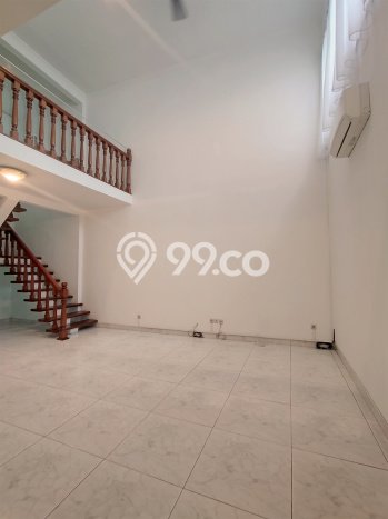 Hunian Kondisi Baik Disewakan di Pondok Indah, Jakarta Selatan LT 452m2, LB 370m2 Hunian Kondisi Baik Disewakan di Pondok Indah, Jakarta Selatan LT 452m2, LB 370m2