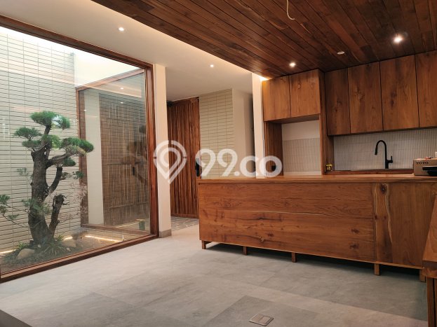 Rumah Mewah LB 280m2 Siap Huni Desain Elegan di BSD, Tangerang Rumah Mewah LB 280m2 Siap Huni Desain Elegan di BSD, Tangerang