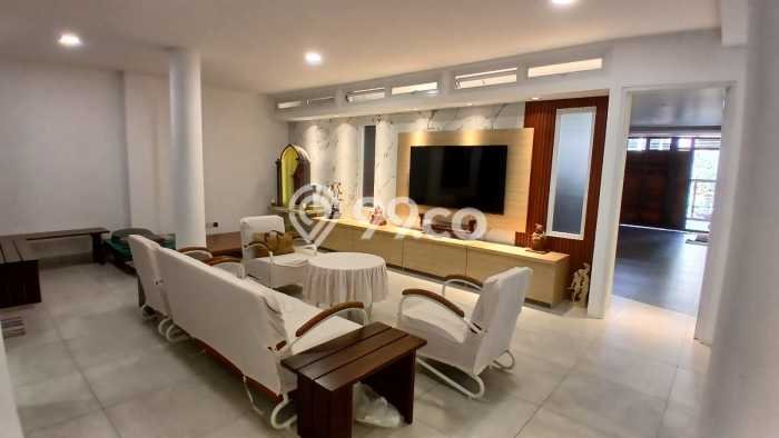Rumah PREMIUM area Babakan Ciparay, Bandung, Luas 242m² LB 400m² KESEMPATAN TERBATAS! Rumah PREMIUM area Babakan Ciparay, Bandung, Luas 242m² LB 400m² KESEMPATAN TERBATAS!