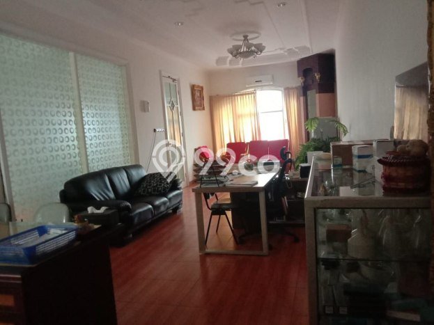 Rumah Lokasi Strategis di , Surabaya, Luas 264m2m² Bangunan 350m2m² Rumah Lokasi Strategis di , Surabaya, Luas 264m2m² Bangunan 350m2m²
